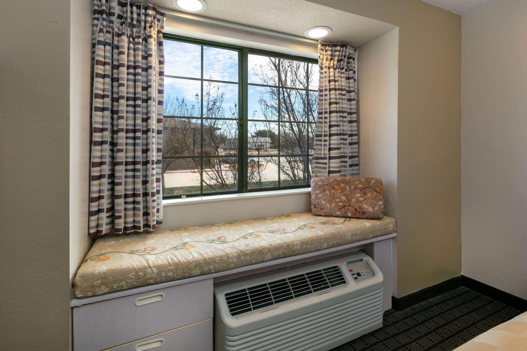 Travelodge By Wyndham Arlington/Dallas Area Exterior photo