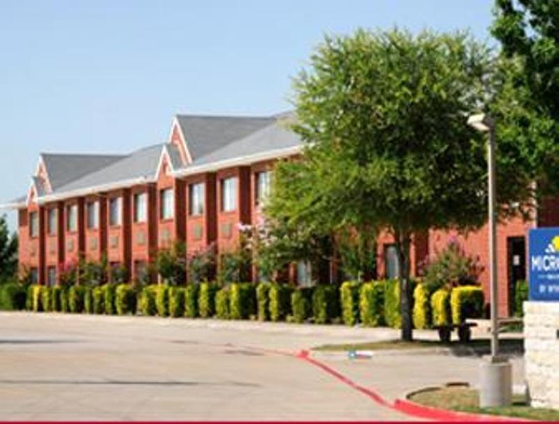 Travelodge By Wyndham Arlington/Dallas Area Exterior photo